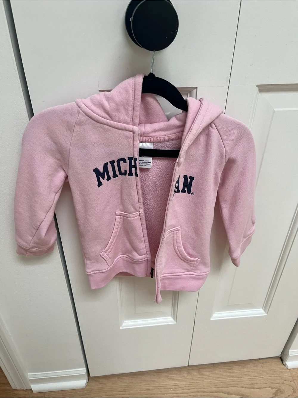 GIRLS MICHIGAN WOLVERINES PINK CHAMPION TEAM LOGO LONG SLEEVE FULL ZIP JACKET